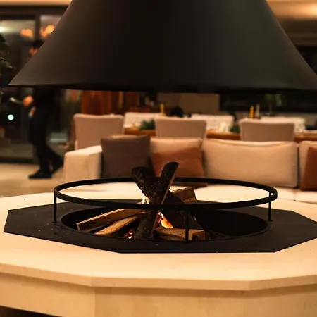 Hotel Raw